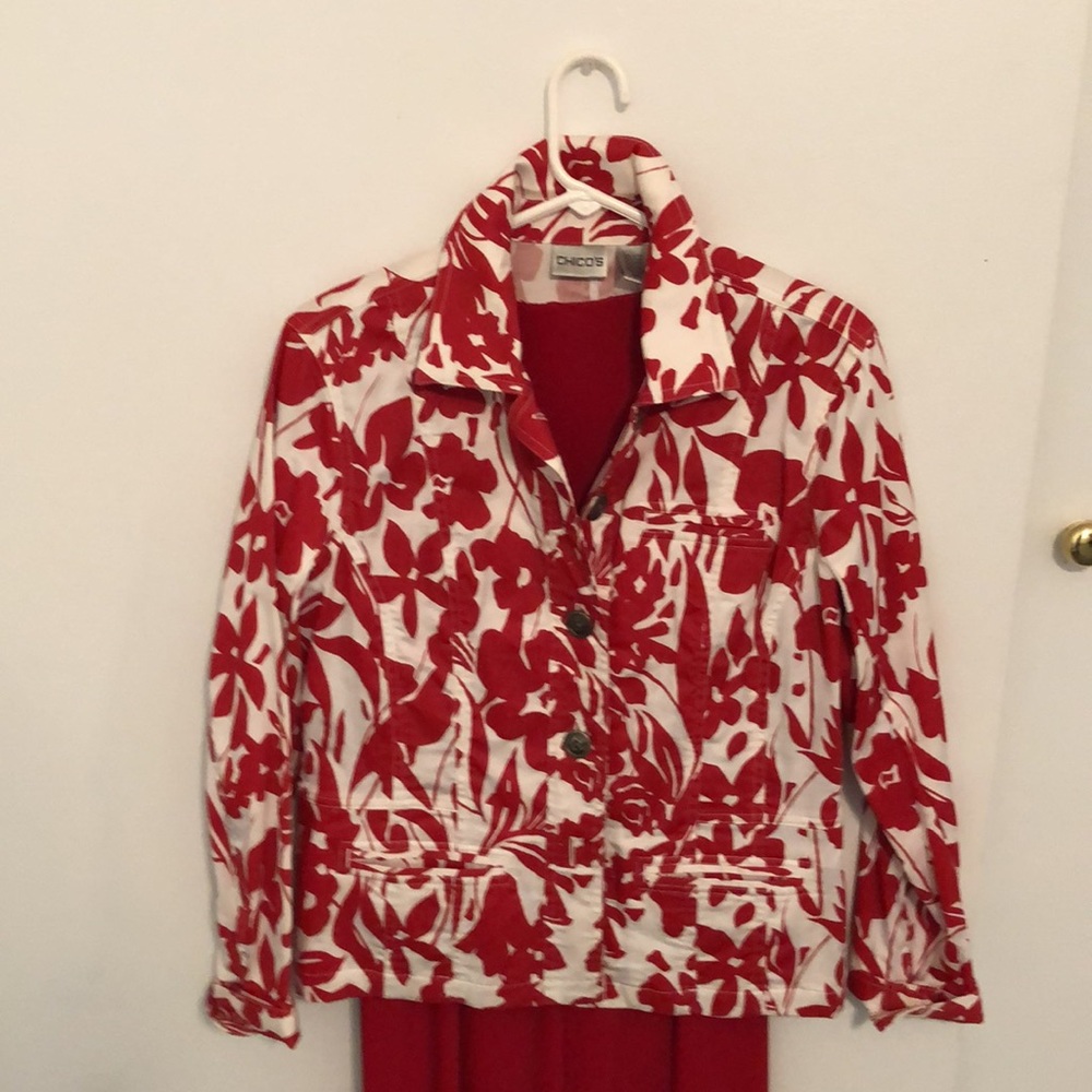 CHICO’S JACKET RED/WHITE PRINT